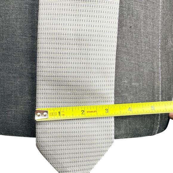 ARMANI COLLEZIONI Men's 100% Silk Neck Tie Gray Geometric 60” XL Long Italy - Picture 3 of 7